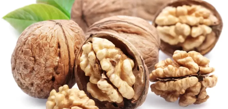 אגוזי מלך שלמים וחצויים - תמונה לעמוד ערכים תזונתיים